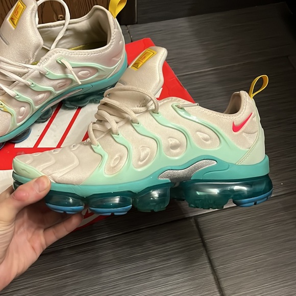 Nike VaporMax Plus 9.5 White/Mint - Picture 2 of 4